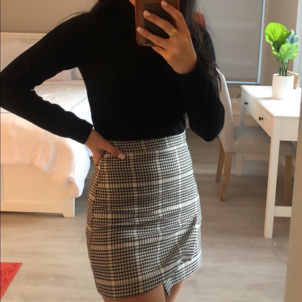 Houndstooth Mini Skirt